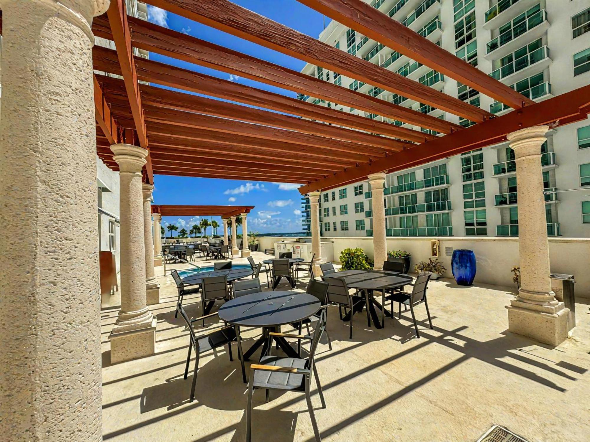 Elegant Centric Vibrant Pool Jacuzzi Free Parking Apartment Miami Exterior foto