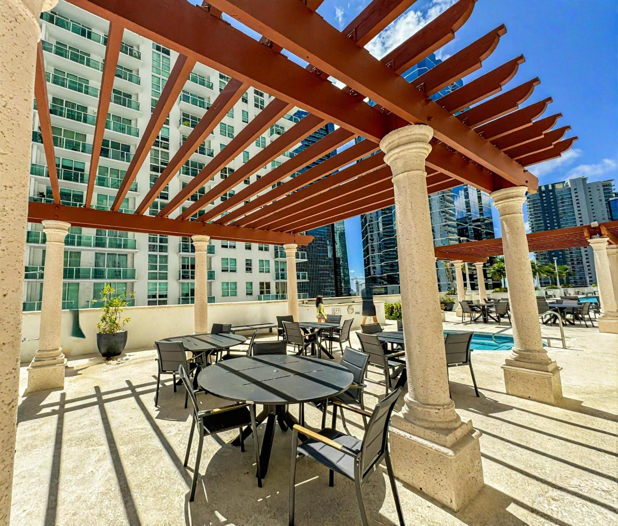 Elegant Centric Vibrant Pool Jacuzzi Free Parking Apartment Miami Exterior foto