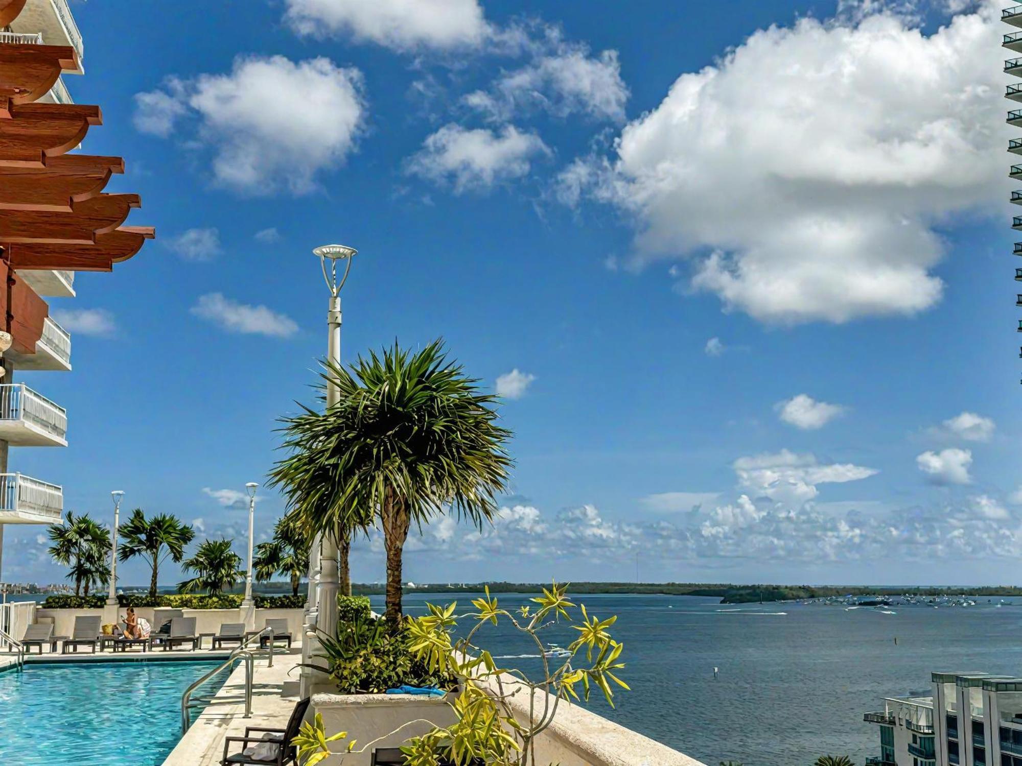 Elegant Centric Vibrant Pool Jacuzzi Free Parking Apartment Miami Exterior foto