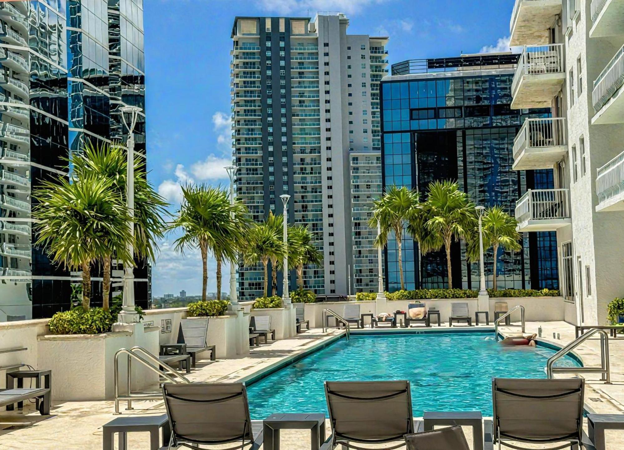 Elegant Centric Vibrant Pool Jacuzzi Free Parking Apartment Miami Exterior foto
